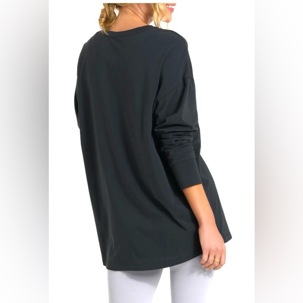 LIKE NEW Vuori Long Sleeve Feather Tee - Picture 2 of 9